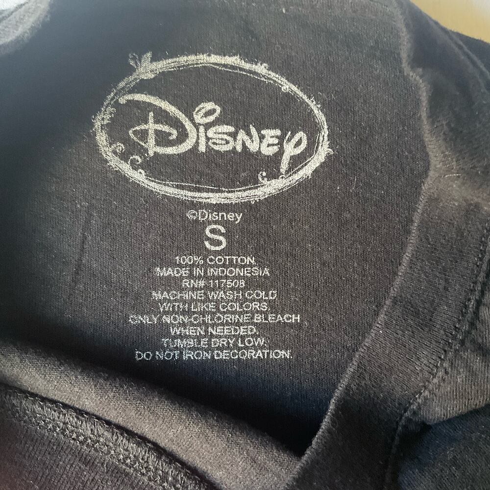 Disney Women’s Short Sleeve T-shirt size S, Black, Kiss The Girl Little Mermaid - Picture 6 of 7